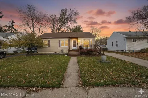 1439 Kingsley St, Mount Clemens, MI 48043