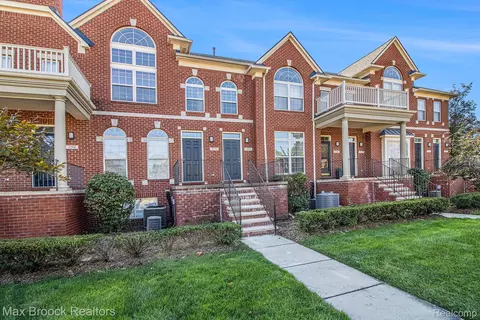3274 Camden Dr, Troy, MI 48084