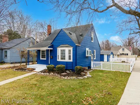 1027 Orchard Grove Dr, Royal Oak, MI 48067