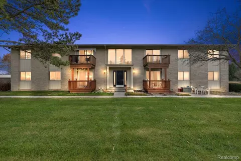 2931 Seymour Lake Rd, Oxford, MI 48371