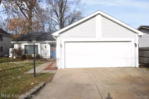 3630 Cass Elizabeth Rd, Waterford, MI 48328