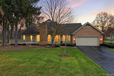 4535 4535 Golf View Dr #97, Genoa, MI 48116
