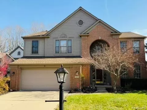 2673 Brentwood Dr, Orion, MI 48360