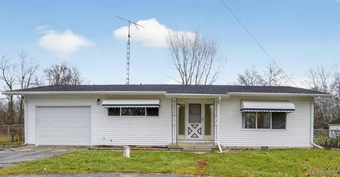 2307 S Term St, Burton, MI 48519