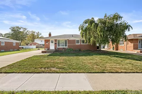 24820 Cottage Ln, Warren, MI 48089