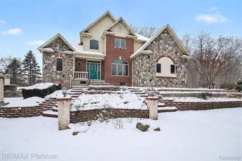 5245 Fleming Rd, Howell, MI 48836