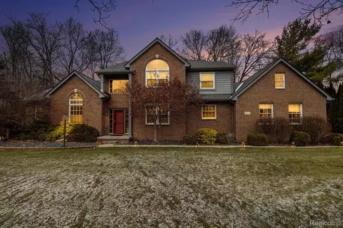 6829 Woodcrest Rdg, Independence, MI 48346