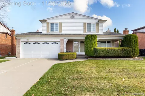 33866 Curcio Dr, Sterling Heights, MI 48310