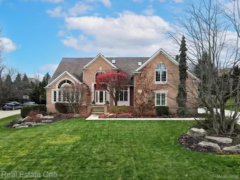 1859 Haverhill Dr, Rochester Hills, MI 48306