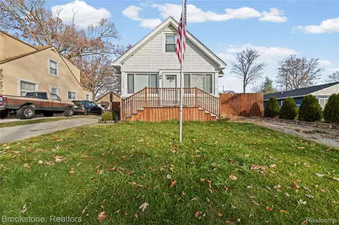 1012 La Salle Ave, Waterford, MI 48328
