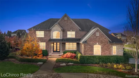 3625 N Century Oak Cir N, Oakland, MI 48363
