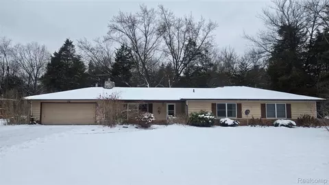 8364 Ken Love Ct, Brighton, MI 48116