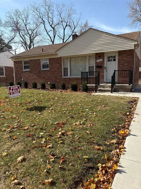 24225 Ridgedale St, Oak Park, MI 48237