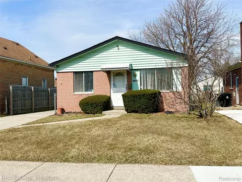 17459 Roseville Blvd, Roseville, MI 48066