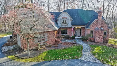 509 Bluebird Trl, Groveland, MI 48462