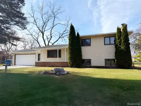 5106 Lakewood Dr, Mundy, MI 48439
