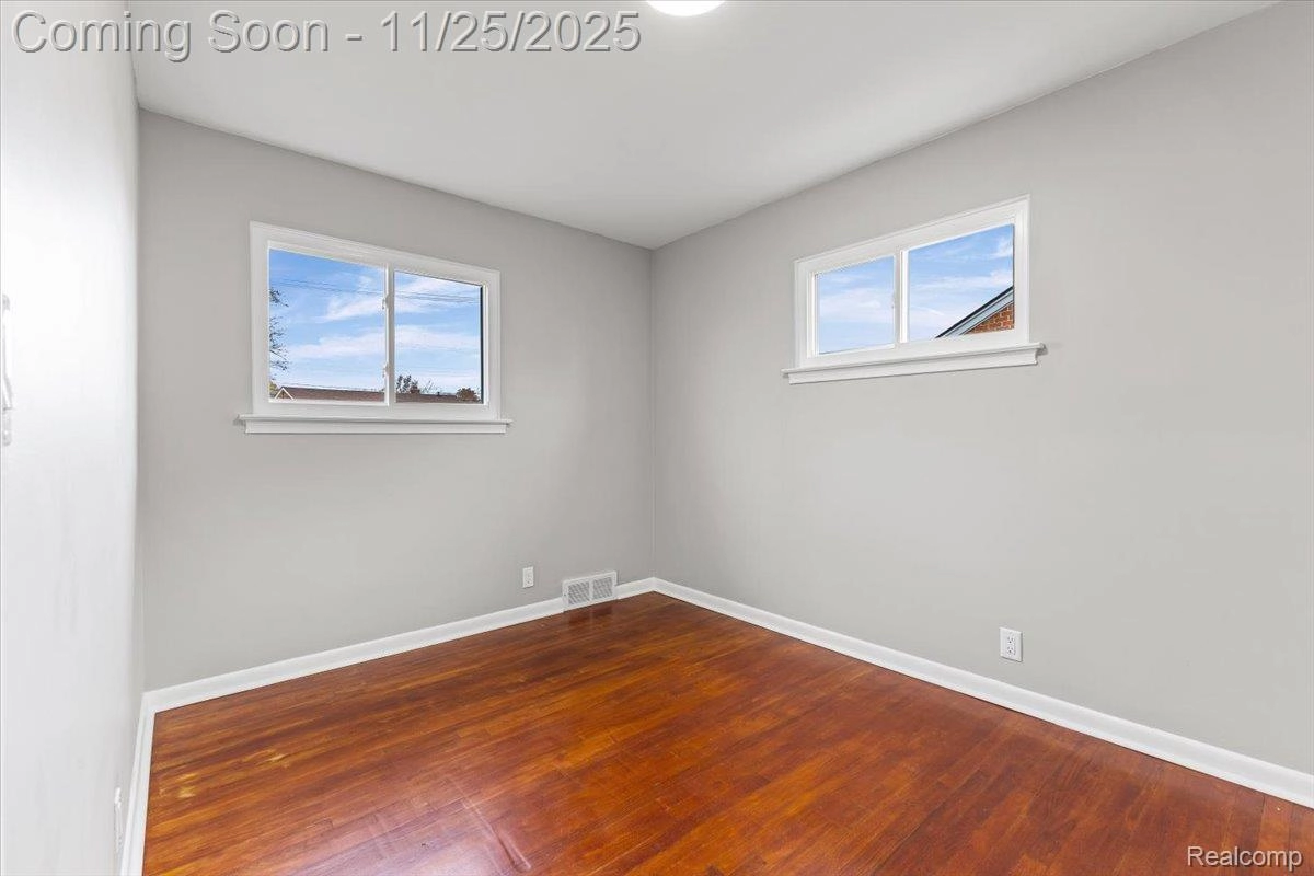 26541 W Davison, Redford, MI 48239 | MLS# 20251056340 | 35 Photos - Movoto