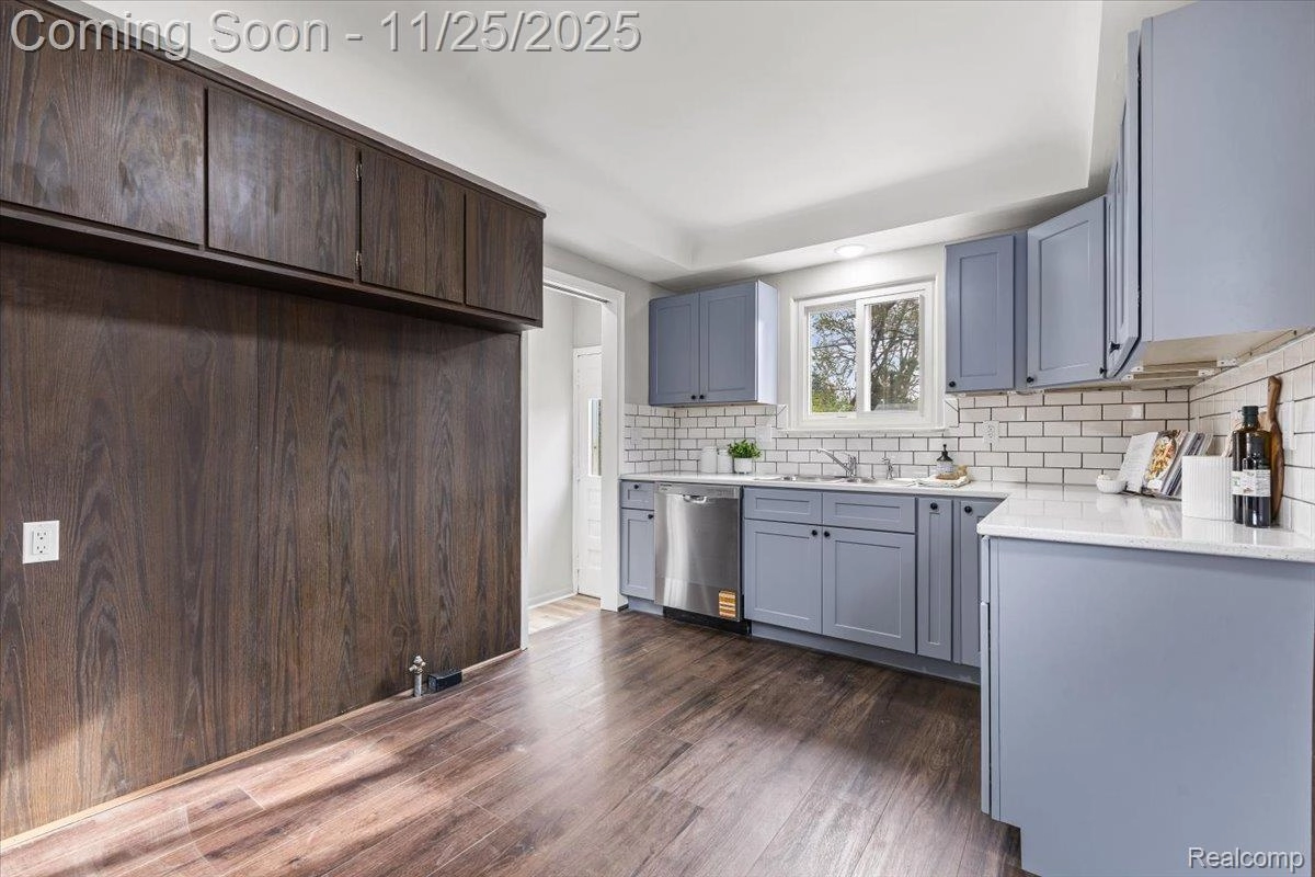 26541 W Davison, Redford, MI 48239 | MLS# 20251056340 | 35 Photos - Movoto