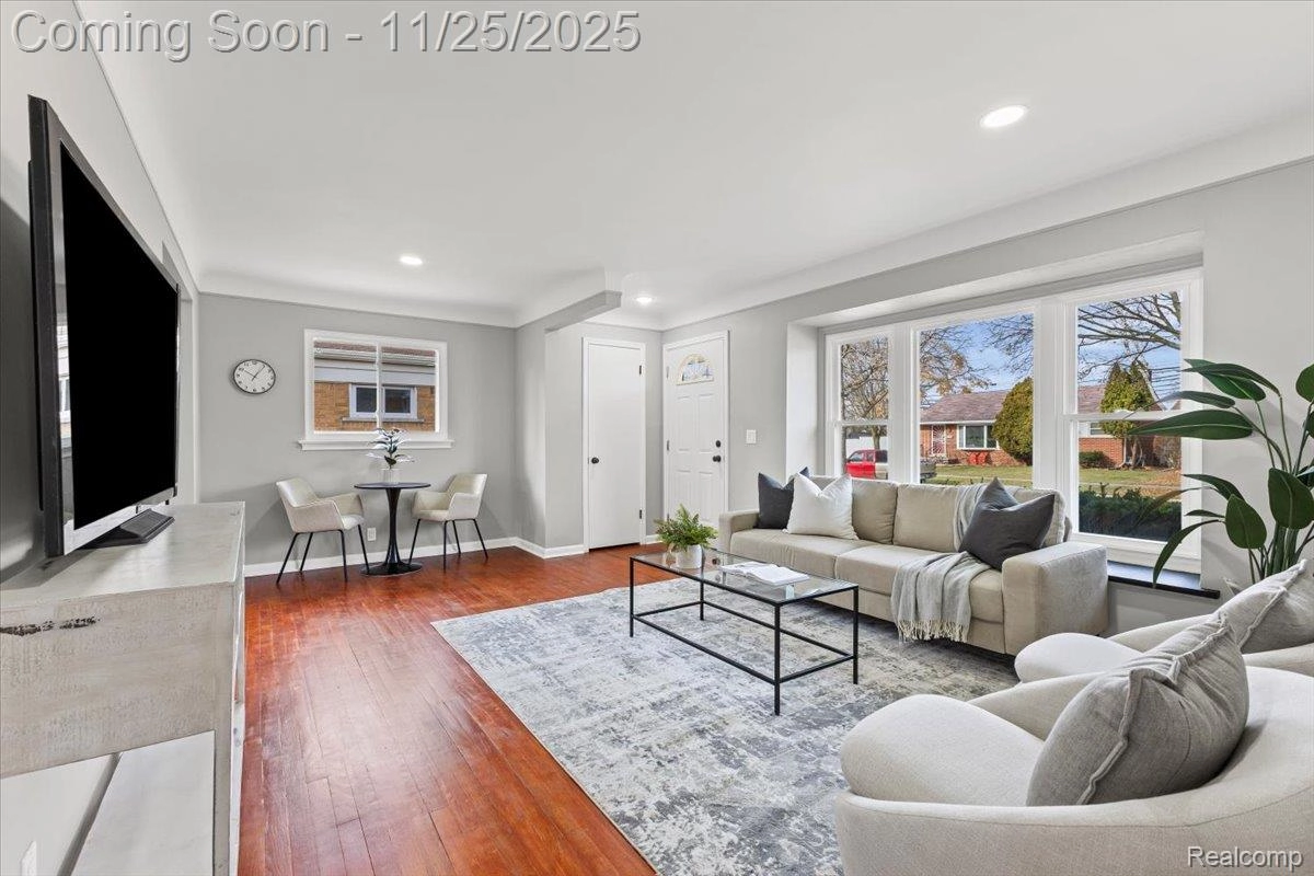 26541 W Davison, Redford, MI 48239 | MLS# 20251056340 | 35 Photos - Movoto