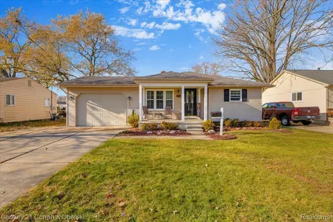 9061 Oporto St, Livonia, MI 48150