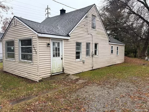 3208 Ludwig St, Burton, MI 48529