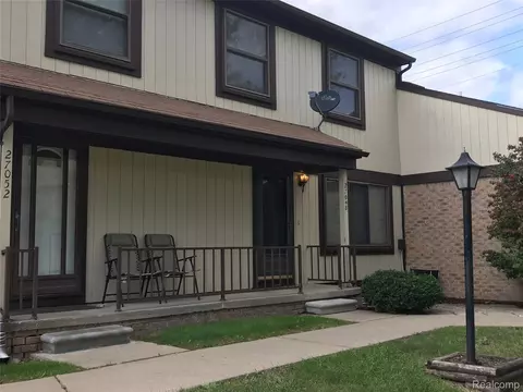 27048 Winchester St, Trenton, MI 48183
