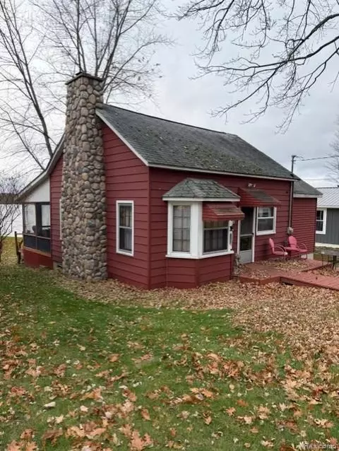 2903 Chippewa Trl, Cumming, MI 48635
