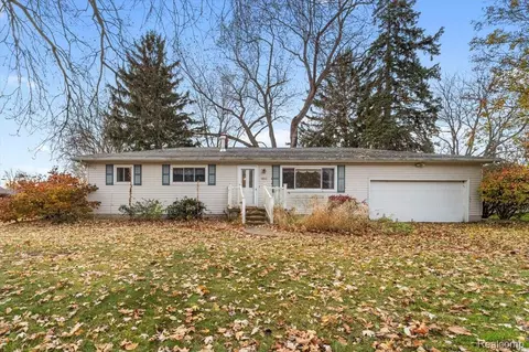 5033 Robinwood St, Monroe, MI 48161