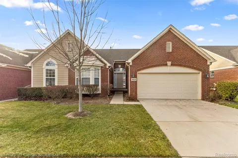 30231 Viewcrest Dr, Novi, MI 48377