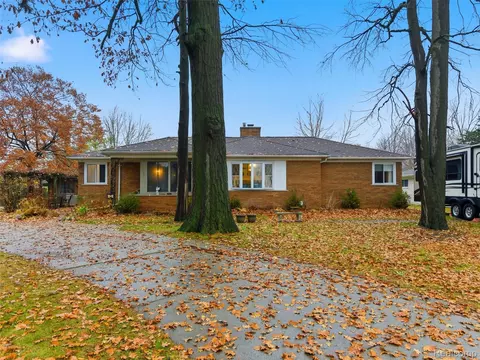 15491 18 Mile Rd, Clinton Township, MI 48038