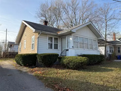 2209 Raskob St, Flint, MI 48504