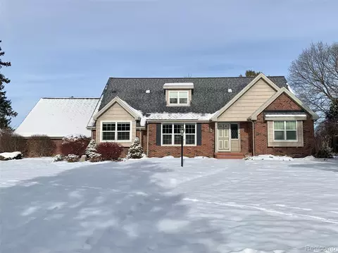 5113 Candlewood Dr, Grand Blanc, MI 48439