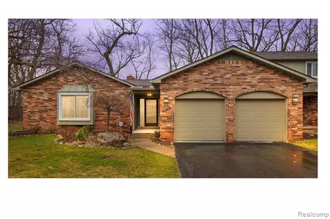 5579 N Adams Way, Bloomfield Township, MI 48302