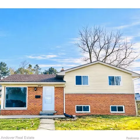29239 Cambridge St, Garden City, MI 48135