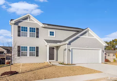 6030 Lahring Rd, Fenton, MI 48451