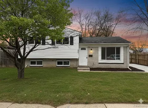 1441 Harry St, Ypsilanti, MI 48198