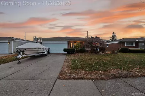 35107 Eden Park Dr, Sterling Heights, MI 48312