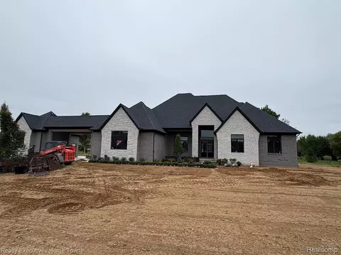 66930 Dorothy Trl, Washington, MI 48095