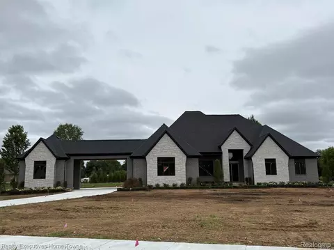 66930 Dorothy Trl, Washington, MI 48095
