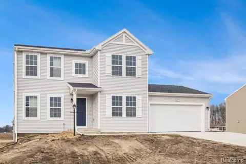 6044 Lahring Rd, Fenton, MI 48451