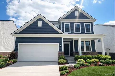 698 Gretchen Ln, Saline, MI 48176