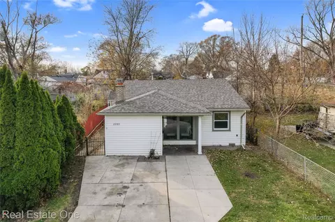 23765 Wellington Ave, Warren, MI 48089