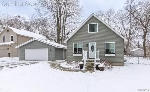 4632 2nd St, Independence, MI 48346