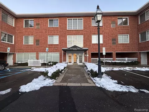 444 Chester St #420, Birmingham, MI 48009
