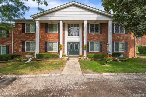 2383 Mulberry Sq #72, Bloomfield Hills, MI 48302