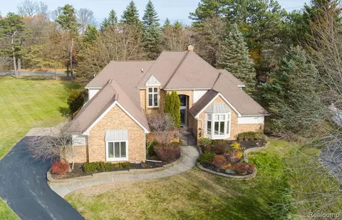 6351 Cherry Tree Ct, Rochester Hills, MI 48306