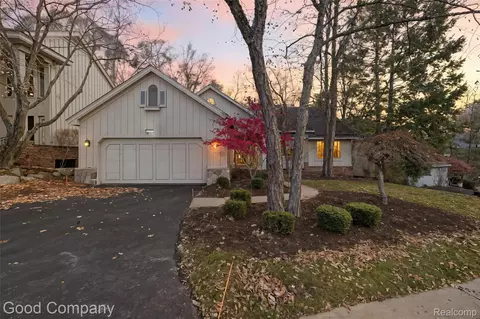 5104 Woodcliff Hill Rd W, West Bloomfield, MI 48323