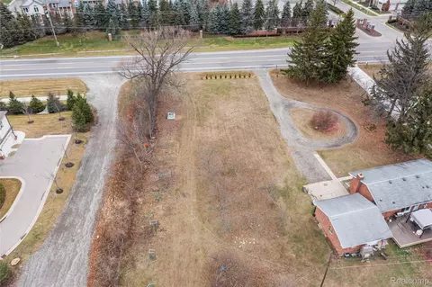 2041 W Maple Rd, Commerce, MI 48390