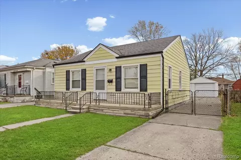 24552 Tuscany Ave, Eastpointe, MI 48021