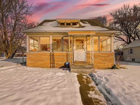47 E Auburn St, Ecorse, MI 48229